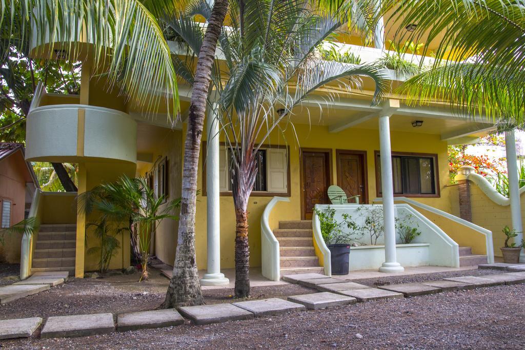 Sea Eye Hotel - Tropical Building Utila Exterior photo